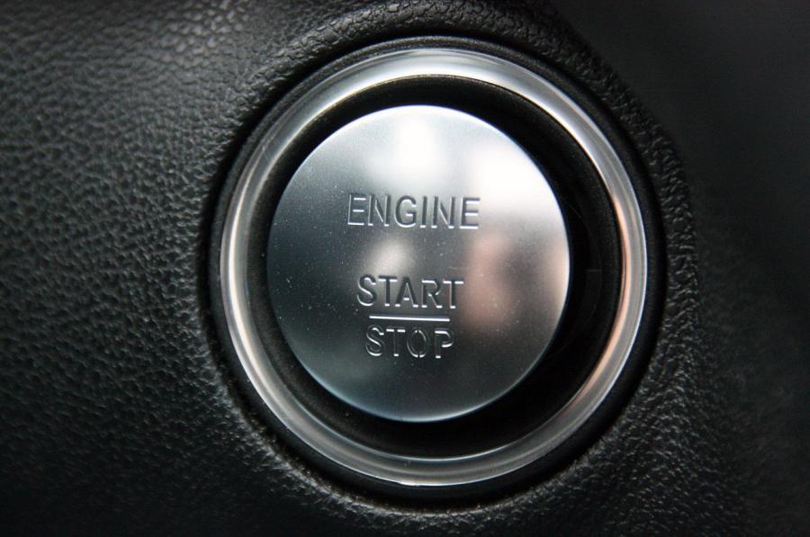  Mercedes-Benz ML63 AMG 2011 года  (фото 22 из 81)